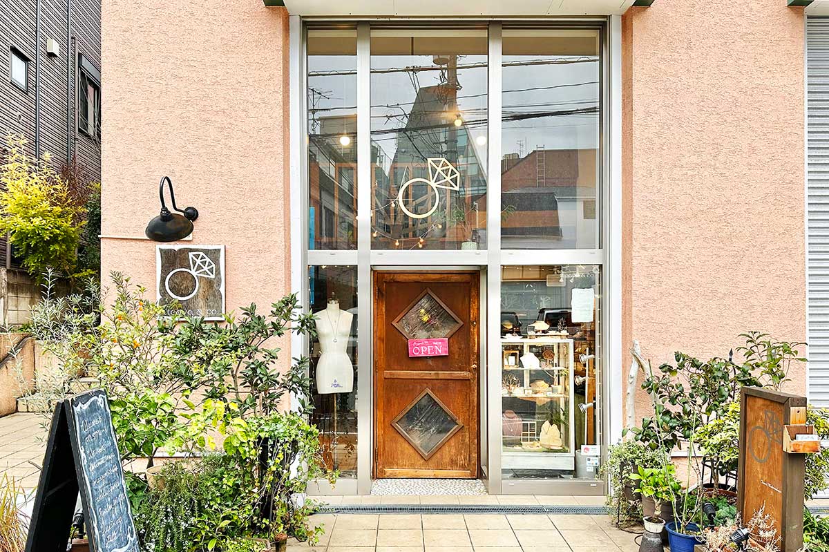 Exterior of ileava jewelry in Omotesando, on a tree-lined street with shoppers nearby
